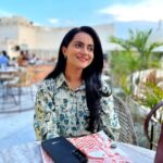 Aastha Chaudhary Instagram - Happy Sunday 💖🦄 #eveningslikethese #happyvibes Wearing- @subhadra.merlecha Location- @paro.india #comfortclothing #madeinindia #madewithlove #jaipurdiaries Jaipur PinkCity