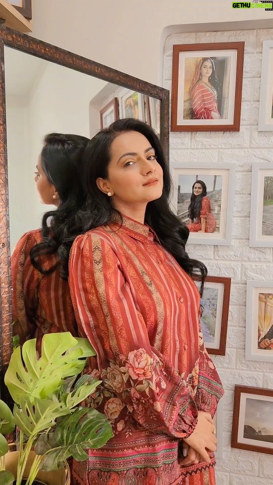 Aastha Chaudhary Instagram - Here I am 🌸💖✨ #sundarta #lovethisoutfit Wearing- @labelcheti 😍 India
