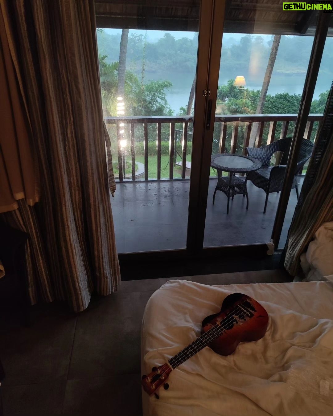 Adah Sharma Instagram - Home is where the art is 🖌️🎨🎸🍃🎹🍧⛸️🥰♥️ home sweet home 🏡Thank you for letting me live rent free in your hearts ❤️ Ghar :)