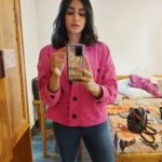 Adah Sharma Instagram – Water solves all problems…
Want to lose weight?
Drink water .
Want clear skin?
Drink water .
Someone troubling you?
Hold their head under water for a few minutes (33 to 41 approx) ❤️❤️❤️
#ThoseWhoSaySunshineBringsHappinessHaveNeverDancedInTheRain #100YearsOfAdahSharma