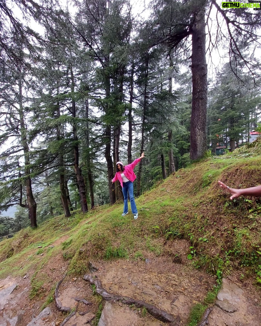 Adah Sharma Instagram - Water solves all problems... Want to lose weight? Drink water . Want clear skin? Drink water . Someone troubling you? Hold their head under water for a few minutes (33 to 41 approx) ❤️❤️❤️ #ThoseWhoSaySunshineBringsHappinessHaveNeverDancedInTheRain #100YearsOfAdahSharma
