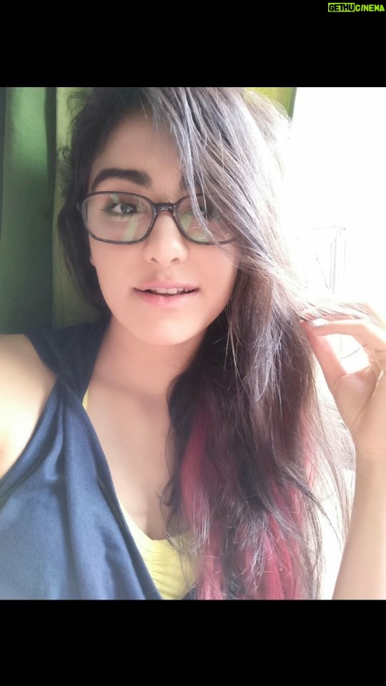 Adah Sharma Instagram - Guess the songs! Kaunse do gaane ke hook steps kiye hai Maine video mein?🪳🎶