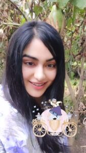 Adah Sharma Instagram - तुमची आवडती भाजी कोणती आहे? माझे actually भोपला नाही । पण मला अरबी बद्दल कविता माहित नाही 🥲😛 ( i hope भोपलेला वाईट वाटले नाही 😬) but लाल भोपाल सूप इस खूप छान 🍵 #MhataariMondays . . . . #100YearsOfAdahSharma #adahsharma