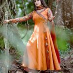 Aditi Ravi Instagram - ❤️ 🥻 @mayoohka_by_aiswarya_baiju 💄 @dilimonveni_official Stylist : @tharunya_vk Earrings: @dira_collections_ #new #salwar #instagram
