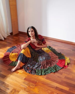 Aditi Ravi Instagram - I’ve sold my soul for freedom its lonely but its sweet 💛

📸 @shafishakkeer 🫂
💁🏻‍♀️ @shantikrishna 🫂
💄 @neethu_makeupartist 🫂
👕 @byhand.in 🫂
🥰 @pradeepnairs 🫂
editing @jineeshchandraboss 😊

#new #post #instagram #instagood #me #dress #aditiravi #malayalam #tamil #navaratri