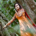 Aditi Ravi Instagram - ❤️ 🥻 @mayoohka_by_aiswarya_baiju 💄 @dilimonveni_official Stylist : @tharunya_vk Earrings: @dira_collections_ #new #salwar #instagram