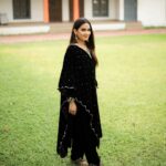 Aditi Ravi Instagram – picture yourself ! 😉

📸 @athul_krishna________ 
👗 @btt_speakzz 
💄 @exocticmakeover 
location @lakeview._resort 

#🪔 #new #salwar #black #diwali #special