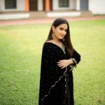 Aditi Ravi Instagram – picture yourself ! 😉

📸 @athul_krishna________ 
👗 @btt_speakzz 
💄 @exocticmakeover 
location @lakeview._resort 

#🪔 #new #salwar #black #diwali #special