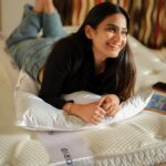 Aditi Ravi Instagram - 😴🛌 I am so happy to receive an Avantgarde Classic, a top-of the-range luxury sleeping system from Florid. For people like me, a good night’s sleep does wonders for our ability to express ourselves well on screen and the Avantgarde Classic, I am sure, will go a long way in helping me out. @floridluxurymattress 😴 📸 @athul_krishna________ 🤗 #instagood #sleep #floridloveyouself #loveyourself #floridmattress #luxury #comfort #dream #experiencebliss My Home