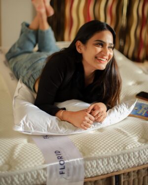 Aditi Ravi Instagram - 😴🛌
I am so happy to receive an Avantgarde Classic, a top-of the-range luxury sleeping system from Florid. 

For people like me, a good night’s sleep does wonders for our ability to express ourselves well on screen and the Avantgarde Classic, I am sure, will go a long way in helping me out.
@floridluxurymattress 😴
📸 @athul_krishna________ 🤗

#instagood #sleep #floridloveyouself #loveyourself #floridmattress #luxury #comfort #dream #experiencebliss