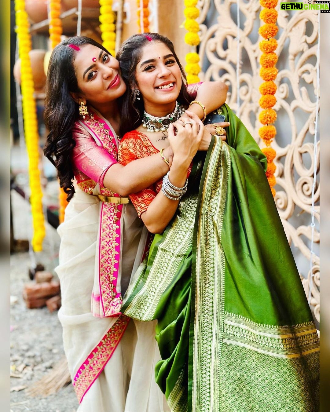 Adrija Addy Roy Instagram - Meri pyaari Jeeji ❤️ Keep watching #imlie ,Everyday at #8_30pm only on @starplus ✨ . . . . . . . . . . . . . . . #imlie3 #adrijaroy #imlie #starplus #photooftheday #instapost #instagood #instadaily #instalove #instalike #insta #instagram . Film City, Goregaon