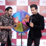 Adrija Addy Roy Instagram - Entertainment ka pahiya kuchh aise ghuma, ki Imlie aur Samar ko task complete karne ke liye apne friends ko convince karna pada. 😃🤩 Dekhna na bhooliye, #StarParivaarAwards2023, kal shaam 7 baje, StarPlus aur Disney+ Hotstar par. @sagarparekh0111 @adrija_roy_official @karansinghchhabra