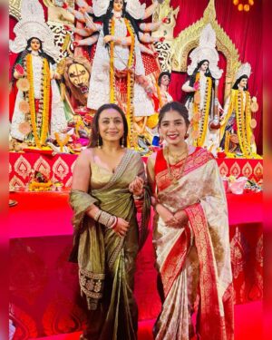 Adrija Addy Roy Instagram - Ashtami night it was ❤️✨
.
.
.
.
.
.
.
.
.
.
.
.
.
.
.
.
#durgapuja #mumbai #2023 #ashtami #night #adrijaroy #photooftheday #instapic #instapost #instagood #instalove #instalike #insta #instagram .