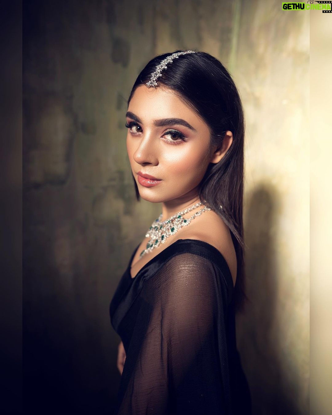 Adrija Addy Roy Instagram - π€π« Styled by @rudra_saha_official Photography @soumya_singha_photography Makeup and hair by @lookzchakraborty Jewellery @prismjewelryofficial Bralet @black.in.vogue Style team @ishita.dutta_official @bsuryadeep @subir.love . Mumbai, Maharashtra