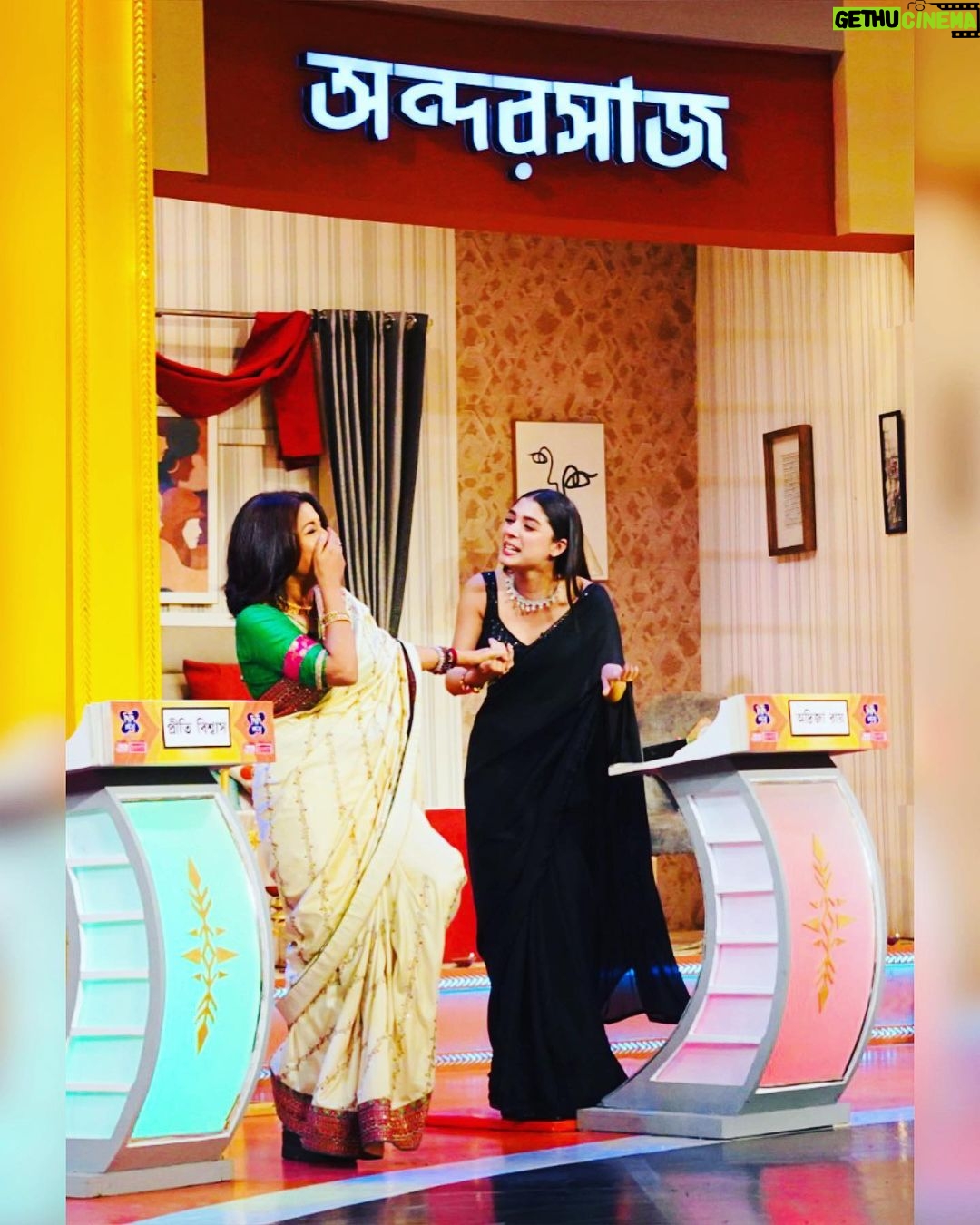 Adrija Addy Roy Instagram - Today’s special episode of Didi No.1 💫 @zeebanglaofficial @rachnabanerjee DRR Studio Rajarhat