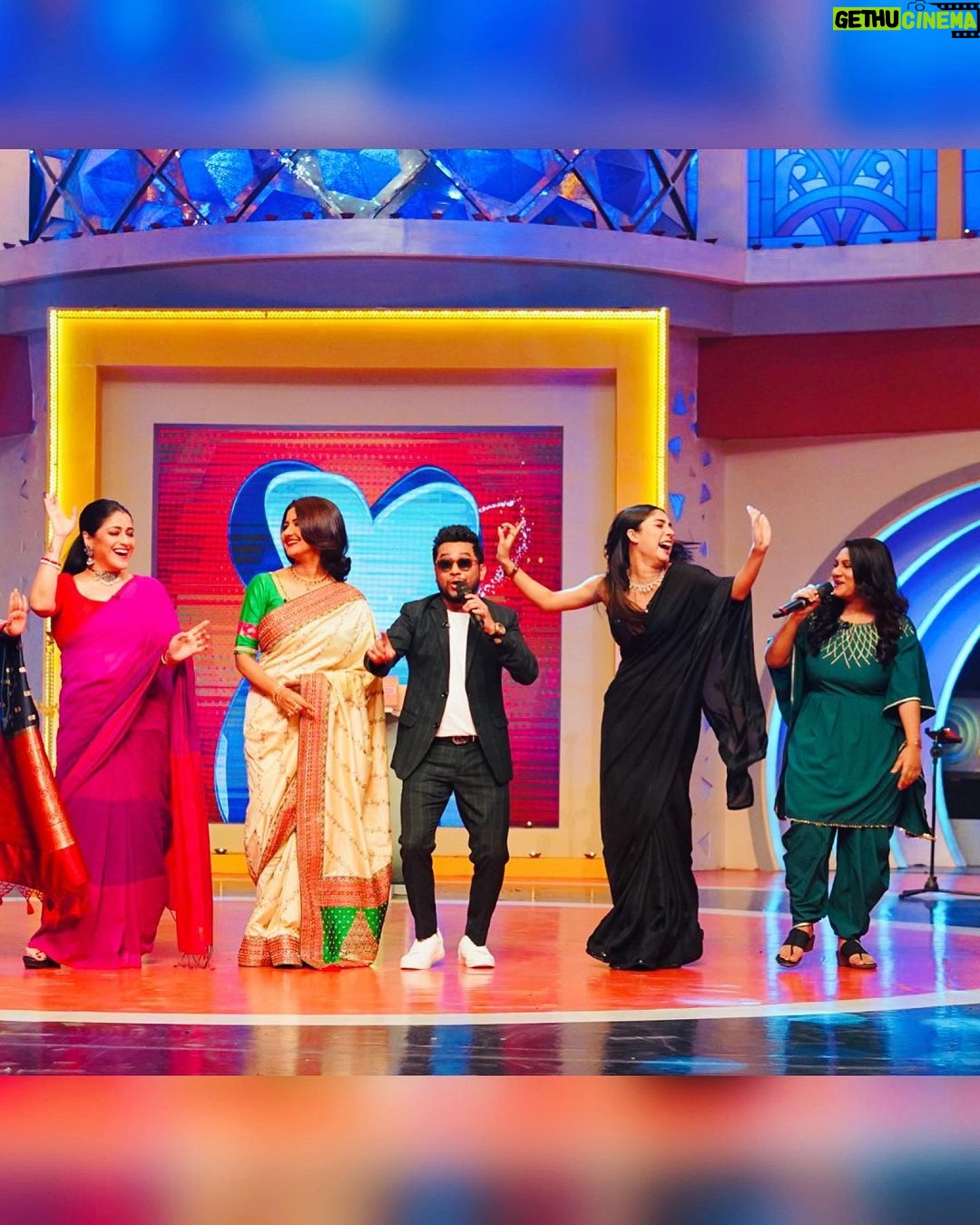 Adrija Addy Roy Instagram - Today’s special episode of Didi No.1 💫 @zeebanglaofficial @rachnabanerjee DRR Studio Rajarhat