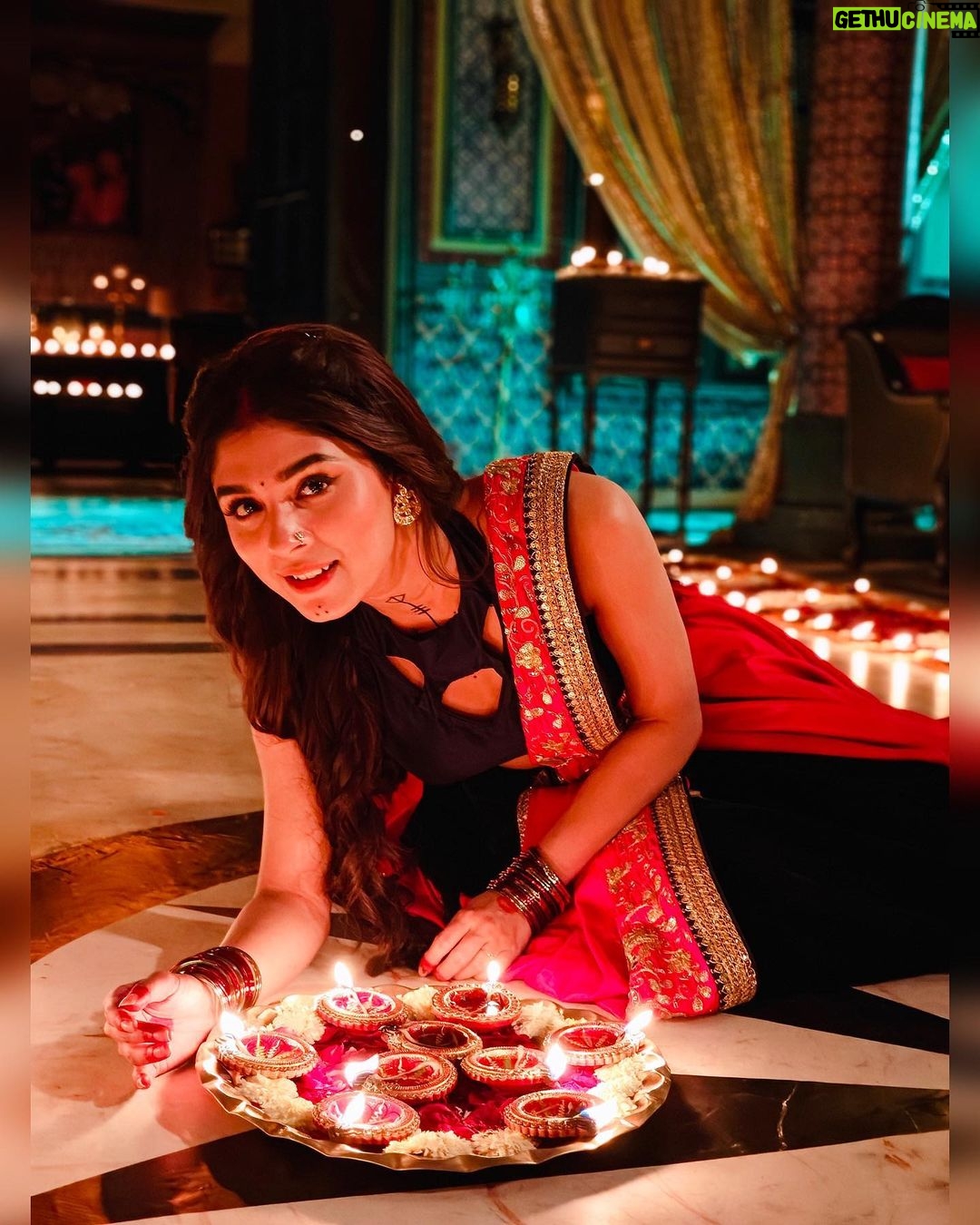 Adrija Addy Roy Instagram - Imlie ❤️✨ 📸 - @hamid_shaikh_96 . . . . . . . . . . . . . . . . #imlie3 #adrijaroy #imlie #starplus #love #peace #photooftheday #instapost #instagood #instadaily #instalove #instalike #insta #instagram . Film City, Goregaon