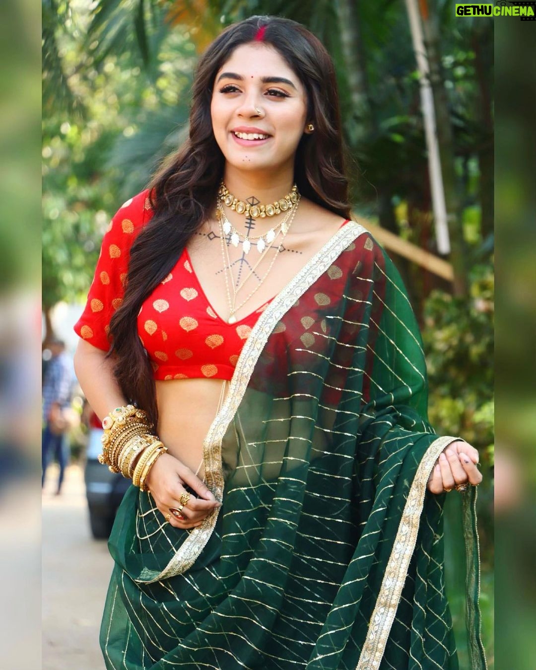 Adrija Addy Roy Instagram - New look #Imlie ❤️✨ Thank you 🥰 @anusoru @nidhikurda 📸 - @official_cameraman_002 🧏♀️💄 - @mukeshgupta_1988 Keep watching #imlie , Everyday At #8_30pm only on @starplus . . . . . . . . . #new #look #of #imlie #adrijaroy #imlie3 #starplus #love #photooftheday #instapost #instagood #instadaily #instalove #instalike #insta #instagram . Film City, Goregaon