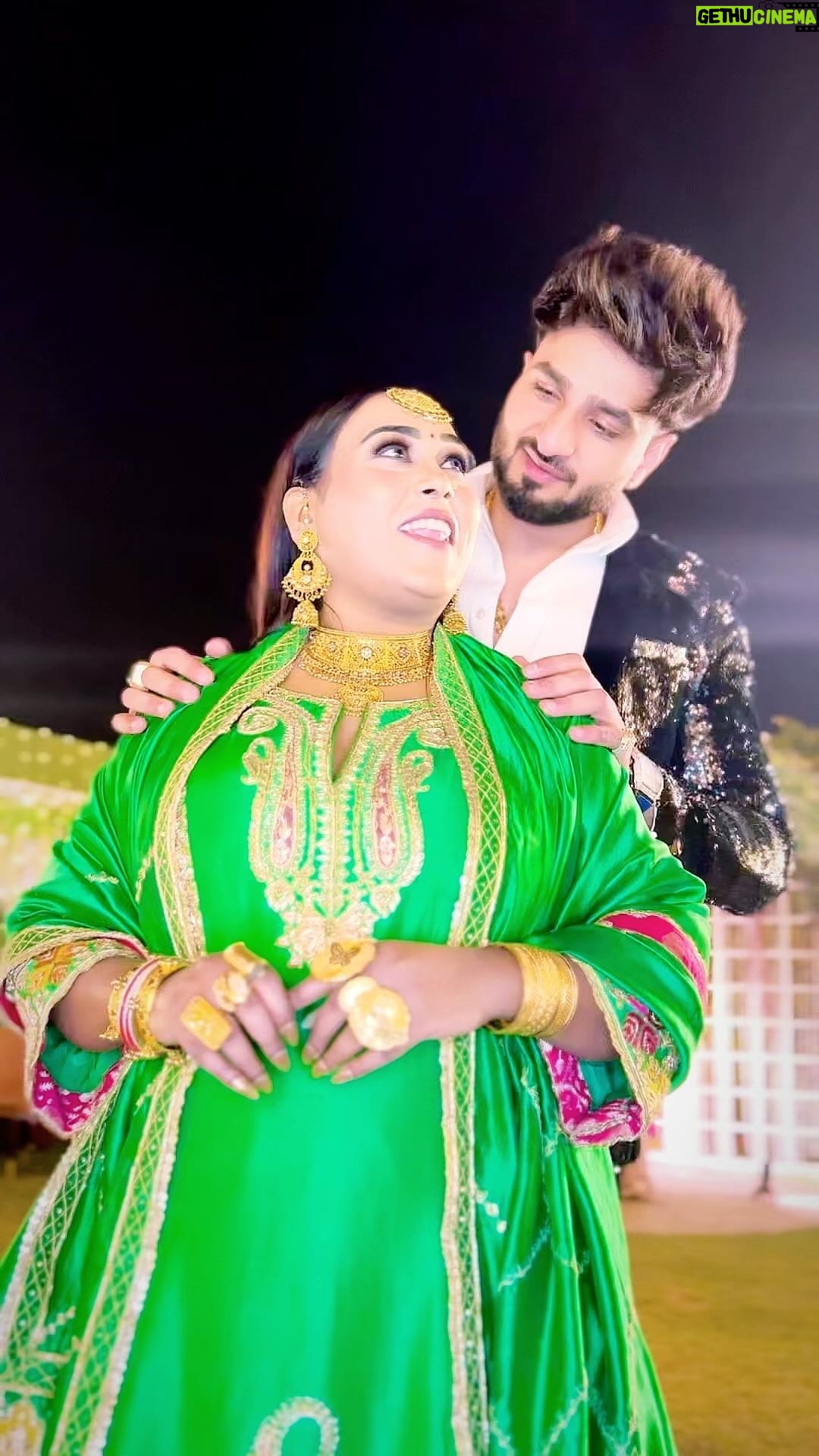 Afsana Khan Instagram - ਨਾਲ਼ ਖੜ੍ਹ ਕੇ ਤਾਂ ਦੇਖੀਂ ਕਿੰਨੇ ਸੋਹਣੇ ਲਗਦੇ, ... #afsaajz❤️ #afsaajzforever @saajzofficial 🌙 Beautiful outfit @akritibyshakun 💚 Makeup @glamgoddesscharan 💜 #afsaajz #blessed #justiceforsidhumoosewala Chandigarh, India