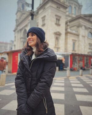Aisha Ahmed Instagram - .
It’s beginning to look a lot like…lots of blanket time & desserts cause it’s cold 🥶