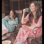 Aisha Ahmed Instagram - Thank you Maa for our evening chais, gossip sessions and listening to old music. And, Thank you for introducing me to the world of Lata ji’s songs, cherished forever 🌸 . Listen to Lata Mangeshkar forever playlist on Spotify ✨ . Singer : Lata Mangeshkar . #LatajiForever #LataMangeshkar #Spotify #collab @saregama_official @spotifyIndia