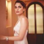 Aisha Ahmed Instagram - . Dolled up-literally last night for #MinusOne New Chapter Screening ✨ . Photographer- @kadamajay Make up Artist- @taskeen_c Hairstylist- @krishnakami Stylist- @sanooriii Wearing @revolve @nykaafashion