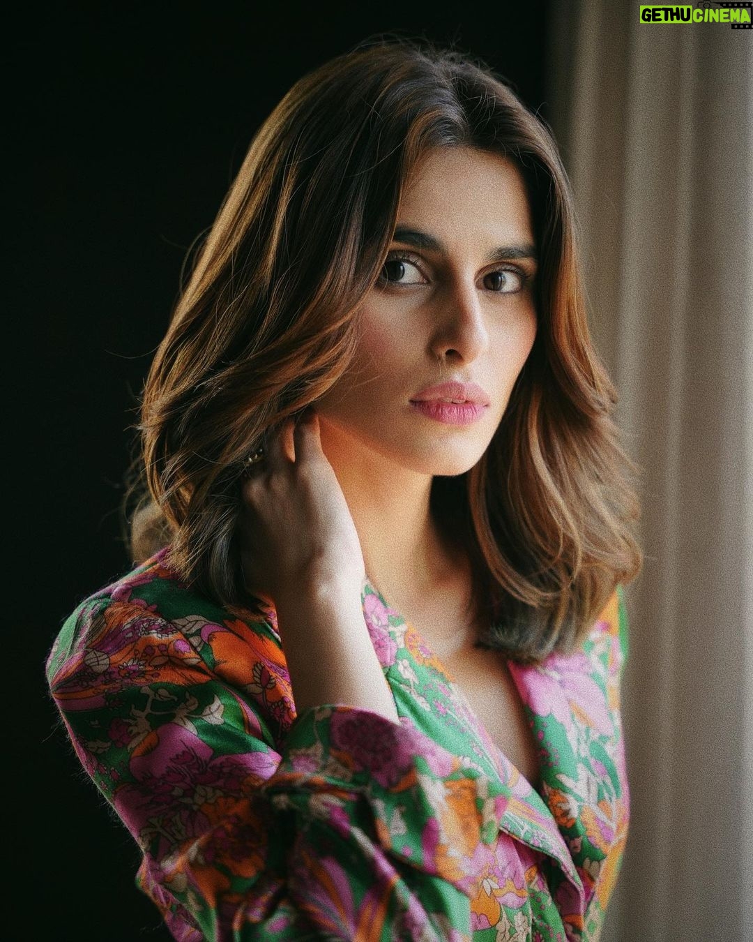 Aisha Ahmed Instagram - . 4 days to go for #MinusOne New Chapter ✨ Promotion day- couldn’t decide one so here’s a carousel. . HMU by @krishnakami Asst by @minikami1 Styled by @ojaskolvankar Asst by @nahidnawaaz Photographer- @adarshjogani Outfit deets- Blazer @labelrsvp Skirt @431_88 Bangles @radhikaagrawalstudio
