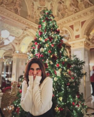 Aisha Ahmed Instagram - .
“Merry Christmas, You Filthy Animal” #iykyk 📺🎅🏼❄️