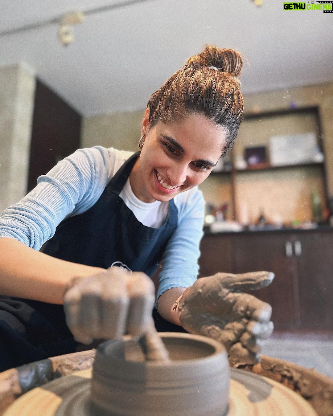 Aisha Ahmed Instagram - . Range of emotions through this one pottery session, I made a jewellery pot/bowl. I think. Tip- cut your nails short before pottery, don’t be lyk me 🫣🤝