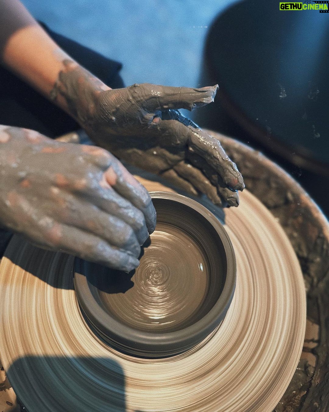 Aisha Ahmed Instagram - . Range of emotions through this one pottery session, I made a jewellery pot/bowl. I think. Tip- cut your nails short before pottery, don’t be lyk me 🫣🤝