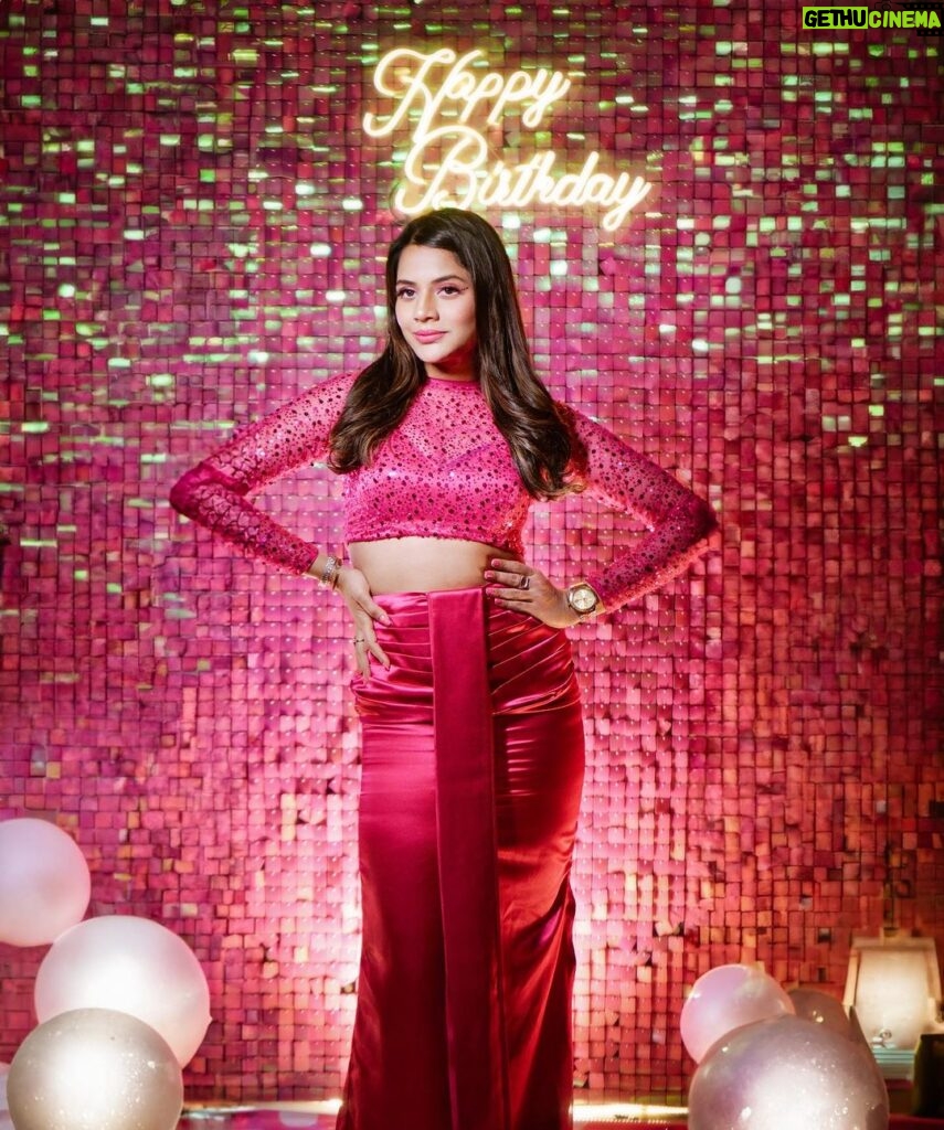 Aishwarya Dutta Instagram - Happy birthday to me 🤩🤩🤩🤩🤩🥳🥳🥳🥳🥳 God has been so kind to me … Thank you god for all the love , happiness, good friends, good work and whatever I got till today for everything… Major missing my extended family from Kolkata…❤️❤️❤️❤️❤️ Wearing- @stephinlalanofficial Click by - @en.nizharpadam Make over by - @noormakeup_mehndi Decor by - @blueprint.event