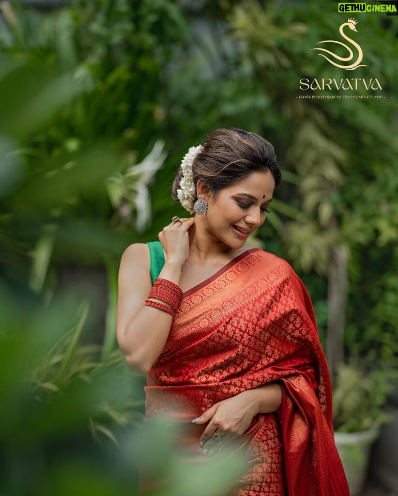 Aishwarya Dutta Instagram - ❤️❤️❤️❤️🦋🦋🦋🦋🦋 @sarvatva.chennai, a fresh and exciting hand-picked saree and salwar brand, has just launched and is already making waves in the fashion industry. With its exclusive range of handloom sarees and exquisite salwars, it’s taking the saree game to a whole new level. These fabrics are not just trendy but also one-of-a-kind and original, with a perfect blend of tradition and trend. Each saree is crafted with intricate details and a luxurious touch, made by skilled artisans who have honed their craft over generations. From bold, vibrant hues to subtle, understated elegance, Sarvatava has something for everyone. Whether you're looking for a saree for a special occasion or just want to add some glamour to your everyday wardrobe, they have got you covered. What makes me love them even more is that with every purchase, you're not only acquiring a beautiful piece of fabric but also supporting a community of women weavers and their entrepreneurial aspirations. So why settle for ordinary when you can have extraordinary? Embrace the beauty and grace of our traditional clothing with Sarvatava, and experience the magic of a saree like never before. Visit their profile to check out their amazing collection of sarees and DM them your order! @sarvatva.chennai