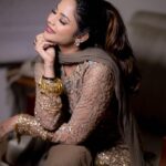 Aishwarya Dutta Instagram - Diwali series part 2 Make over by - @sanaras_makeover Shot by - @g3_photography Jewellery by - @bronzerbridaljewellery Hair by - @jozz_mehndiartistry