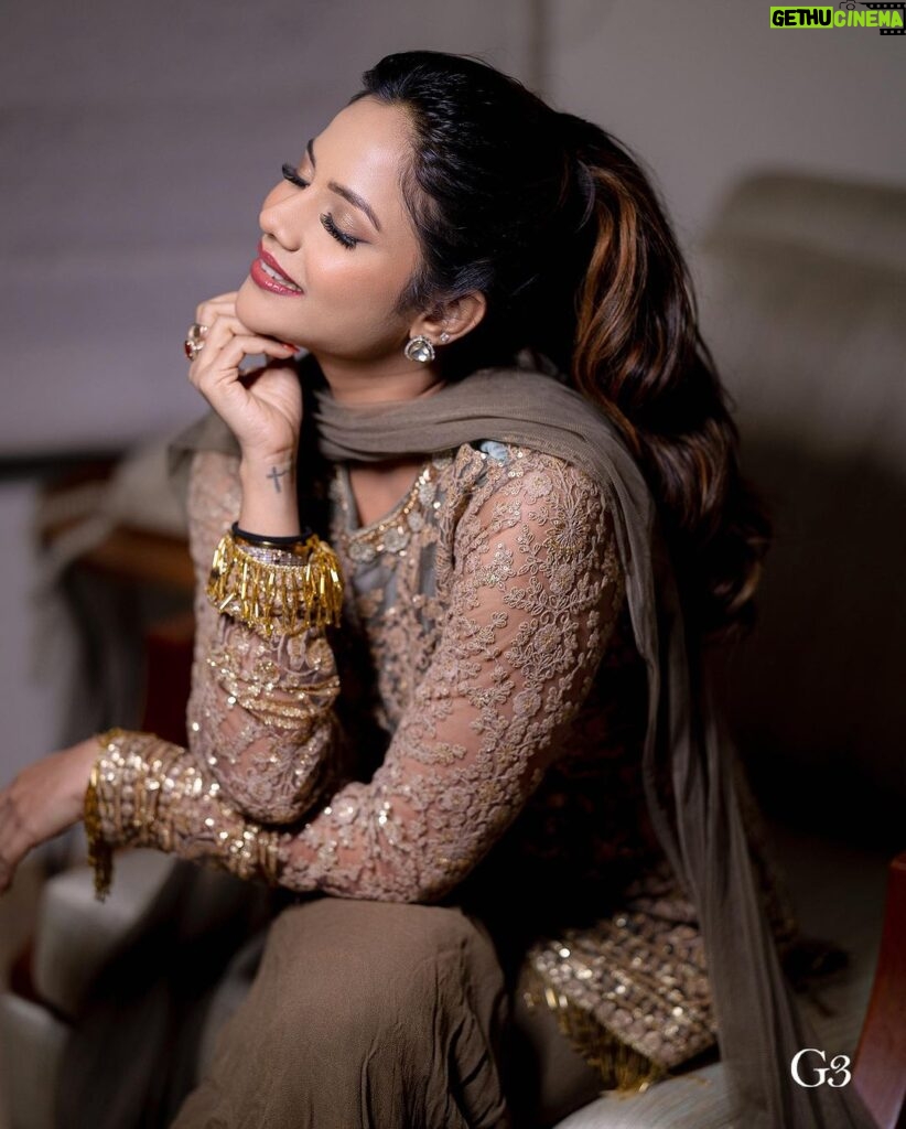 Aishwarya Dutta Instagram - Diwali series part 2 Make over by - @sanaras_makeover Shot by - @g3_photography Jewellery by - @bronzerbridaljewellery Hair by - @jozz_mehndiartistry