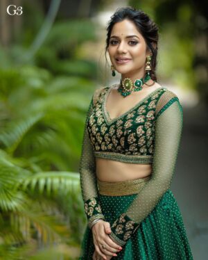 Aishwarya Dutta Instagram - Happy Diwali 🪔🪔🪔🪔🪔🪔🪔
Make over by - @vijiknr 
Wearing- @nirali_design_house 
Jewellery- @bronzerbridaljewellery 
Shot by - @g3_photography