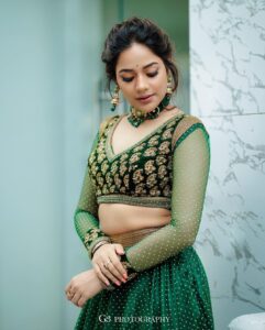 Aishwarya Dutta Instagram - Happy Diwali 🪔🪔🪔🪔🪔🪔🪔 Make over by - @vijiknr Wearing- @nirali_design_house Jewellery- @bronzerbridaljewellery Shot by - @g3_photography