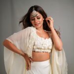 Aishwarya Dutta Instagram - Navaratri 🤩🤩🤩🤩🤩🤩 Styling @muthunagaimurugesan Wearing- @nidhis_journal On camera @en.nizharpadam Makeup @imaikkaa_by_nivi Hairdo @srijamohan_artistry Makeup assistant @swapna.balaji.18 Jewellery by - @fineshinejewels