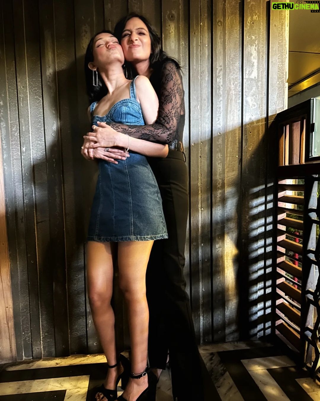 Aishwarya Khare Instagram - I love you forever meri sunflower 🌻🩷 Happy Birthday 😘