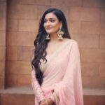 Aishwarya Khare Instagram - Phir aapke naseeb me Ye baat ho na ho. 💕