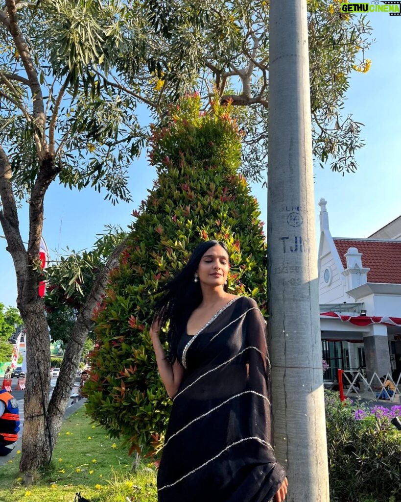 Aishwarya Khare Instagram - As if love was a song, We forgot the lyrics to 🖤 . Outfit - @neerusindia Styled by - @nehaadhvikmahajan