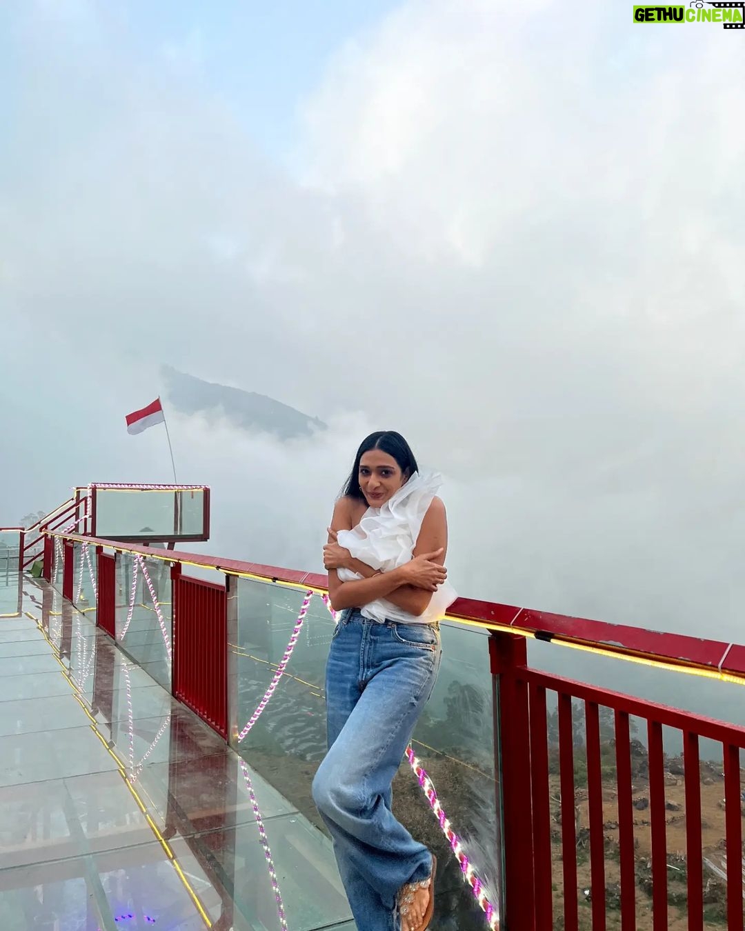 Aishwarya Khare Instagram - Falak Tak chal saath mere 🤍