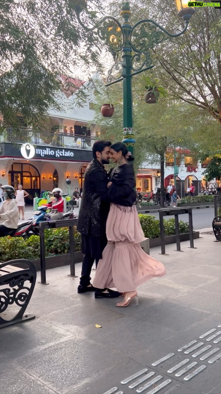 Aishwarya Khare Instagram - Just Dancing on the streets of Indonesia ❤️🤩