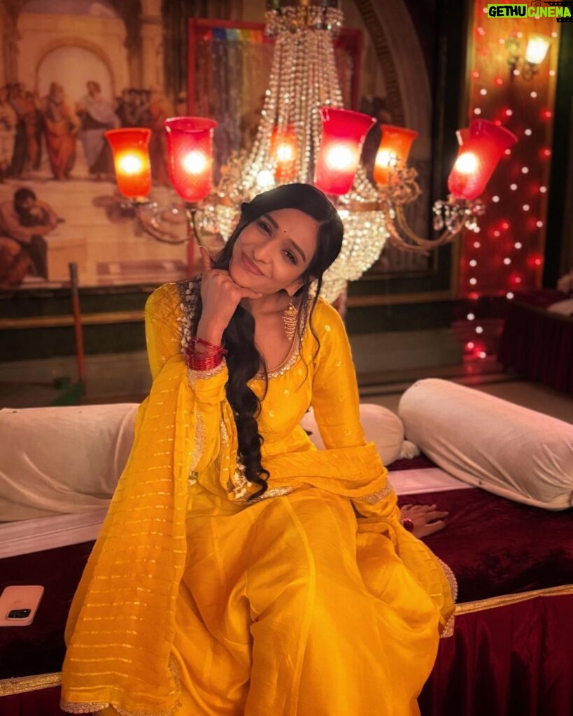 Aishwarya Khare Instagram - Humko to dil se qubool hai! 💛🌻🧿