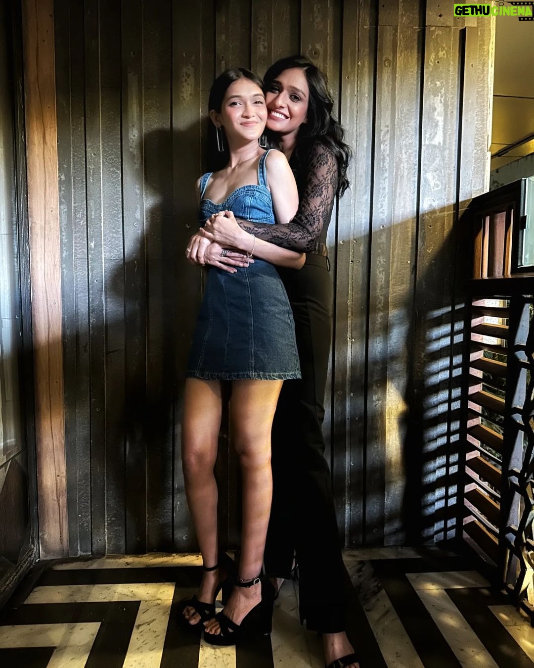 Aishwarya Khare Instagram - I love you forever meri sunflower 🌻🩷 Happy Birthday 😘