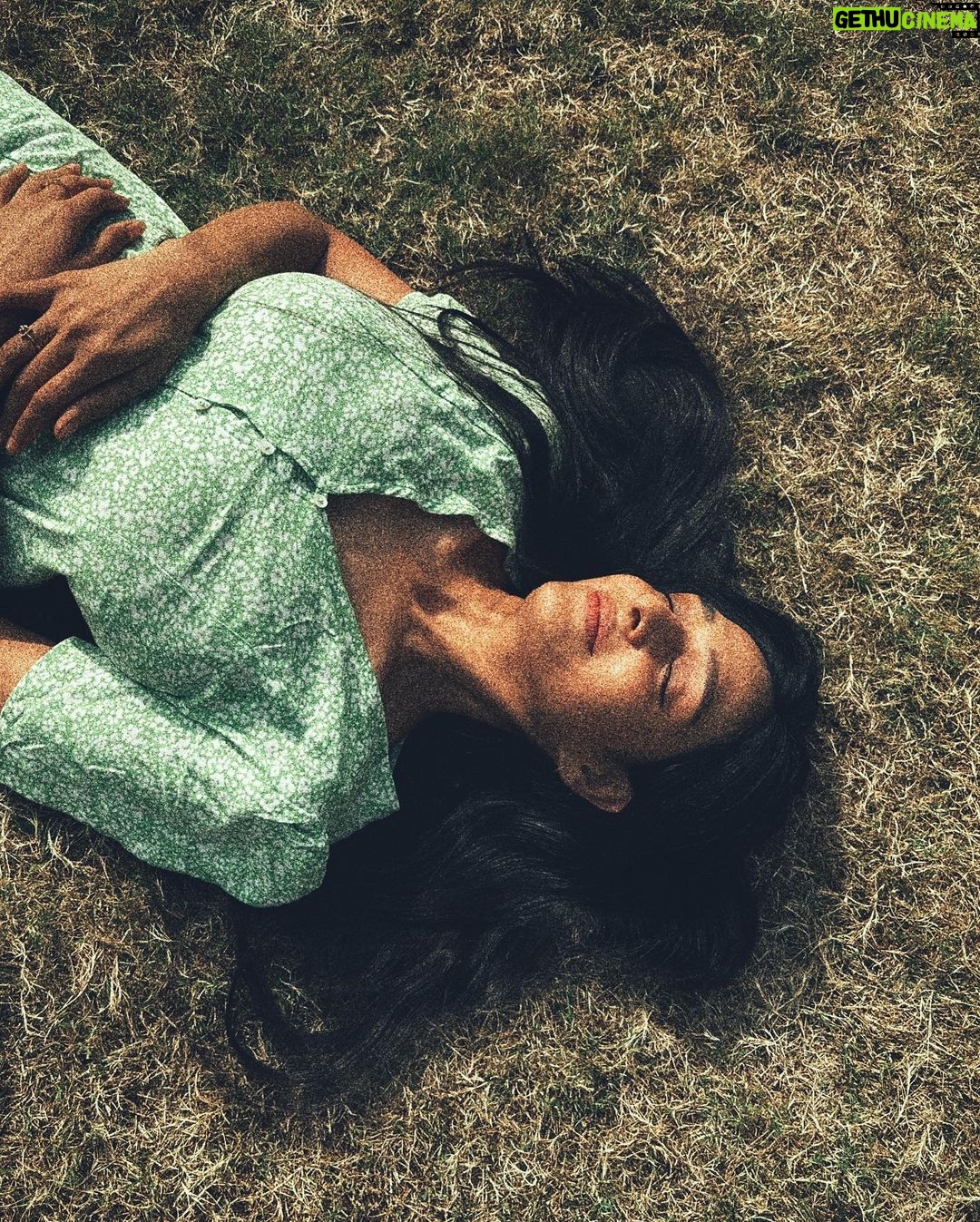 Aishwarya Khare Instagram - If only you could see you the way I do You would see the sunshine and it's beautiful ✨💚✨