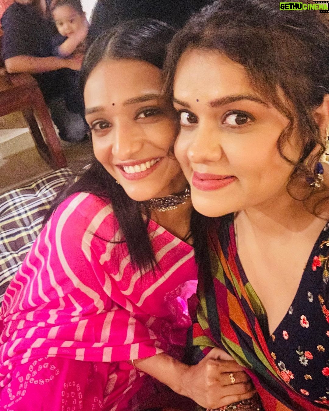 Aishwarya Khare Instagram - Juhu Vaali Diwali Party 😁😁 . @bansalsmita_ @ankushmohla ❤️❤️❤️❤️❤️