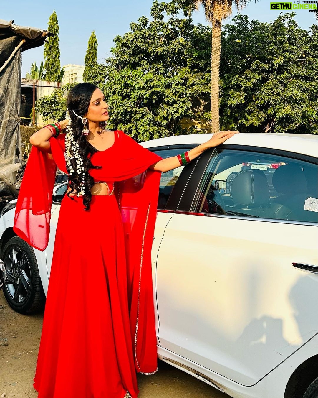 Aishwarya Khare Instagram - तेरी वो एक नज़र ,कर गई असर दुनिया संवर जाने लगी ❤️❤️