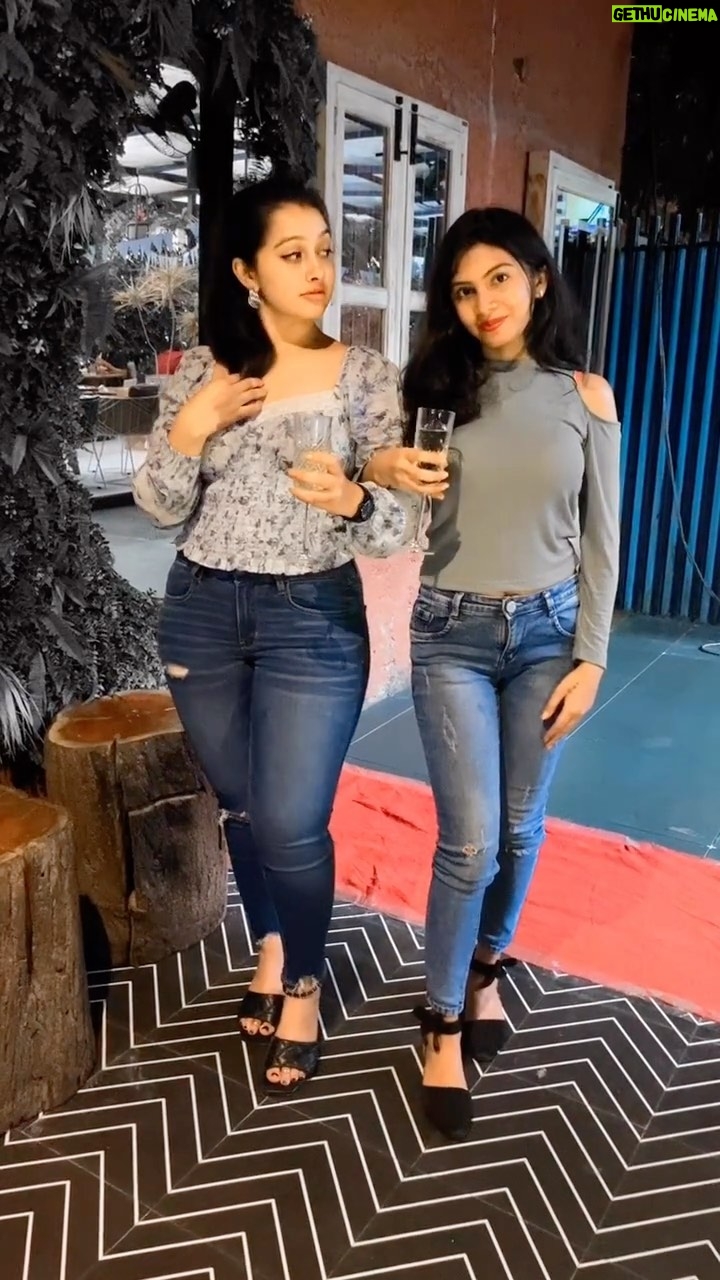 Aishwarya Pisse - 36.9K Likes - •cheers 🥂•
#bff