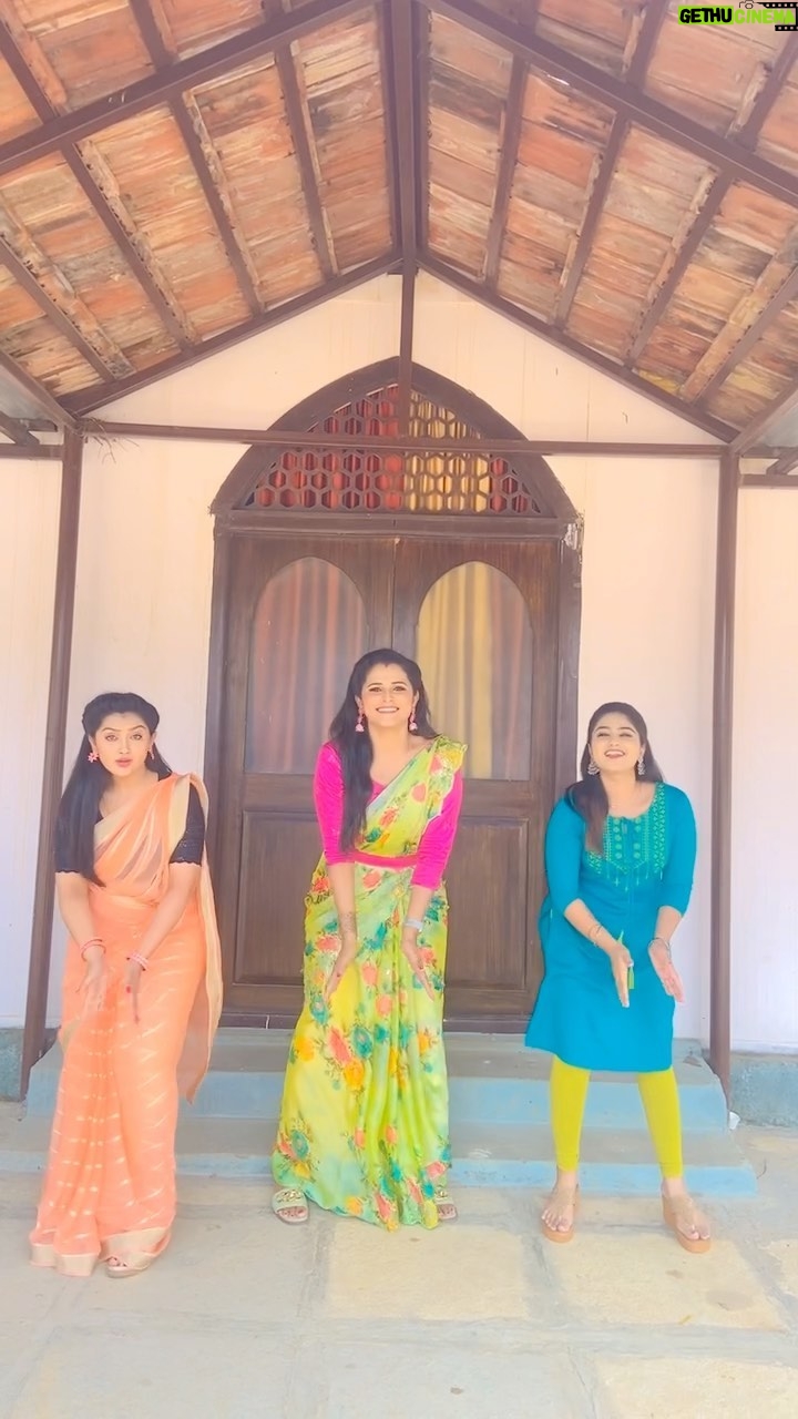 Aishwarya Pisse - 28.8K Likes - Blooper alert!!
#ranuranuantunechinado #instatrends #dancemodeon💃 #shotgapfun #shootingday #shootingfuntime #coartists #crazypeople #funtime #mukkupudakaserial #serialfamily #zeeteluguserials #zeetelugu
