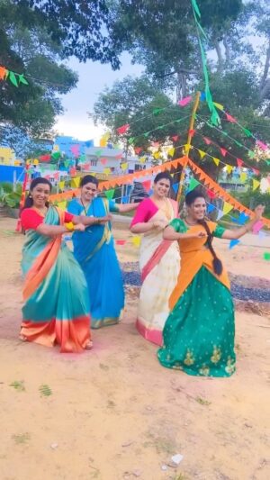 Aishwarya Pisse Instagram - One with my #sundariserial team #bulletsongtelugu #telugusongs #superfundancing #withcoartists @bhavyapoojary_official @spandanprasad @jadhavjijaa